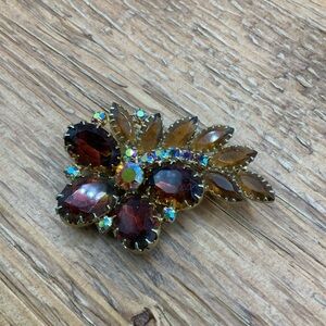 Aurora Borealis Vintage Faux Amber Glass Gold Tone Leaf Brooch Pin
